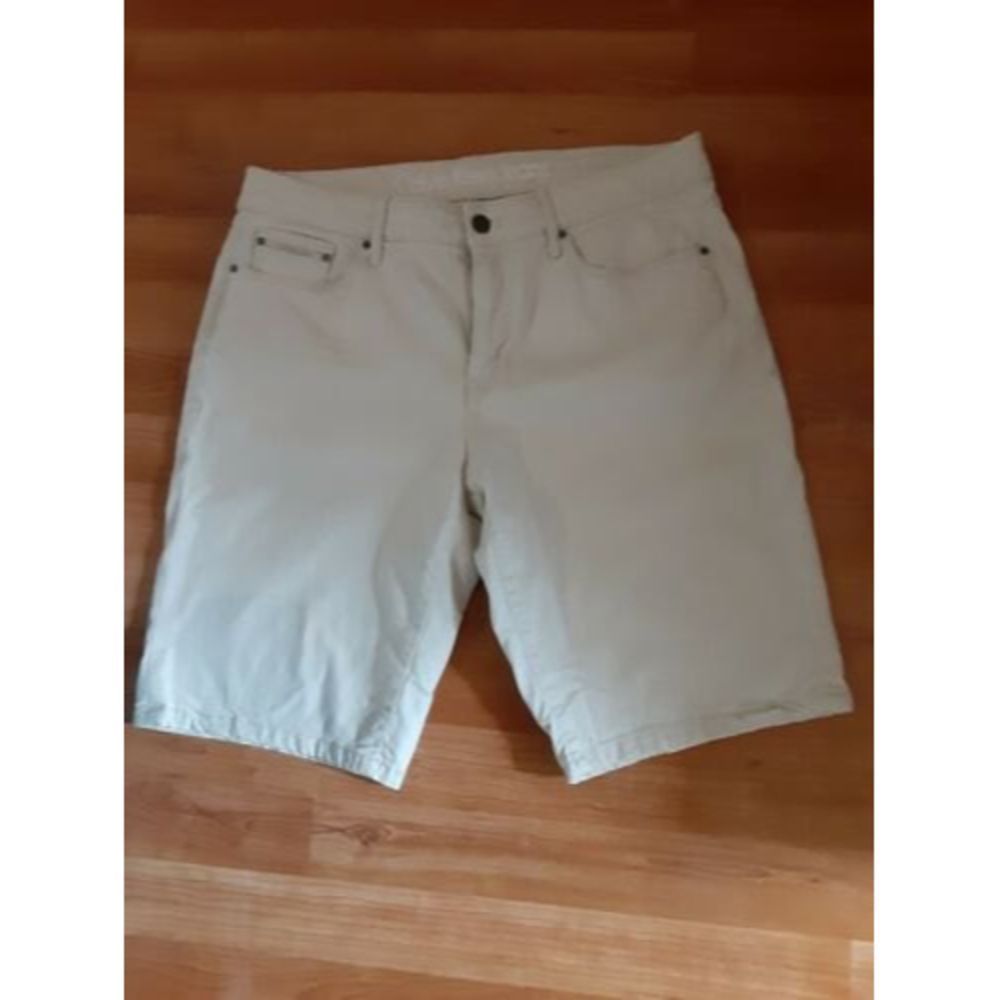 Women’s Calvin Klein Light Tan Khaki Flat Front Chino Shorts Size 12